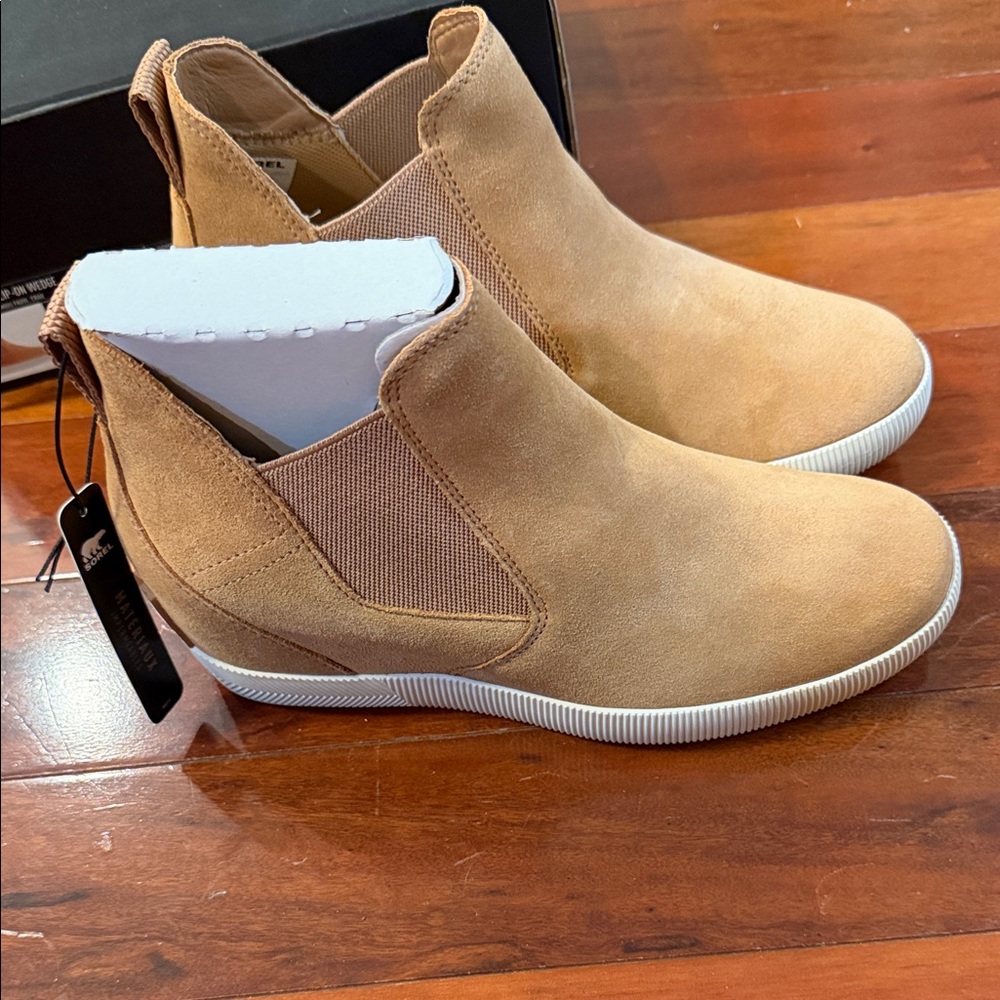 Sorel Out and About Slip on Wedge size 8.5